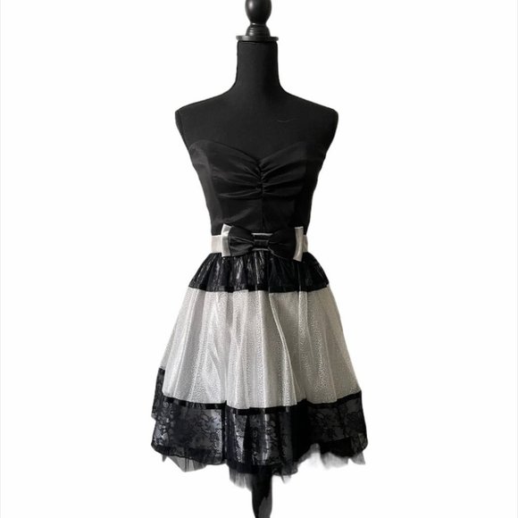 Jessica McClintock Dresses & Skirts - Jessica McClintock Strapless Formal Dress